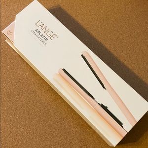 L’ange Aplatir hair straightener.